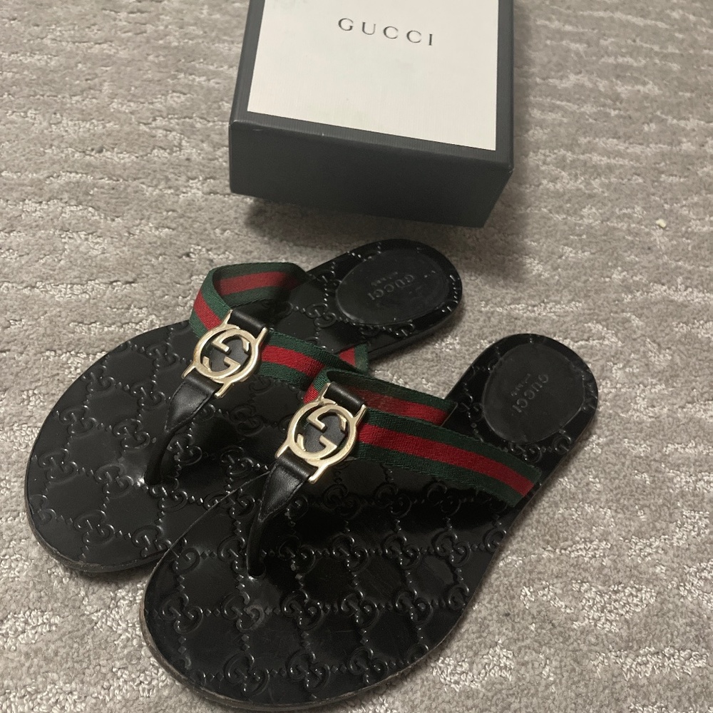 Used Gucci Thong Sandals
